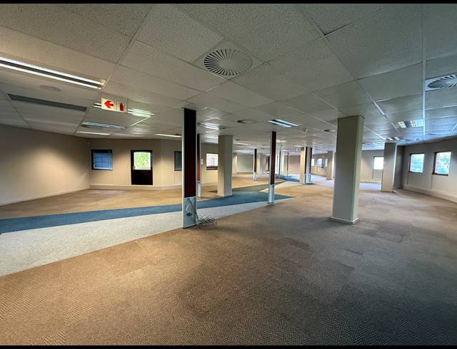 555M² OFFICE TO LET IN PARKTOWN